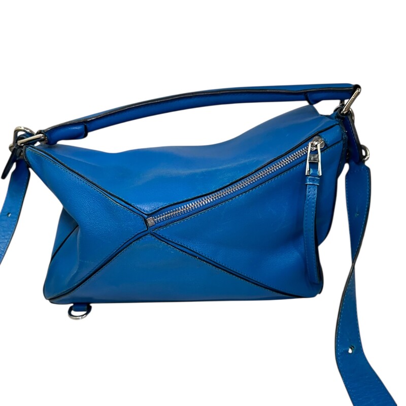 Loewe Puzzle Leather Blue Bag  Crossbody.<br />
<br />
Serial Code:011507<br />
<br />
Dimensions:12 L x 10 H inches<br />
<br />
In fair condition. Scratches and discoloration throughout the leather. Corner wear and interior marks.<br />
<br />
Does not come with original dust bag or box.
