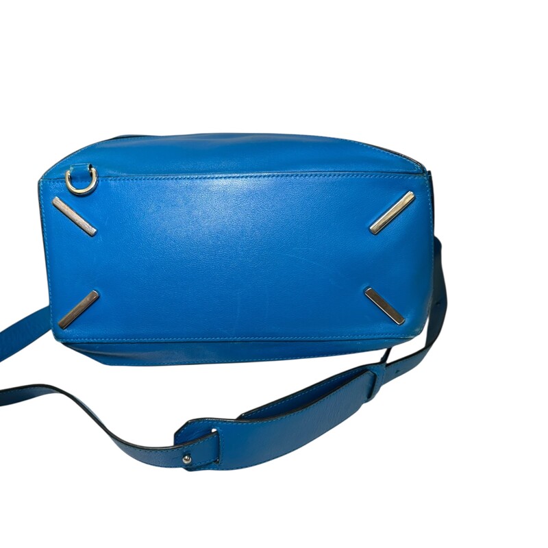 Loewe Puzzle Leather Blue Bag  Crossbody.<br />
<br />
Serial Code:011507<br />
<br />
Dimensions:12 L x 10 H inches<br />
<br />
In fair condition. Scratches and discoloration throughout the leather. Corner wear and interior marks.<br />
<br />
Does not come with original dust bag or box.