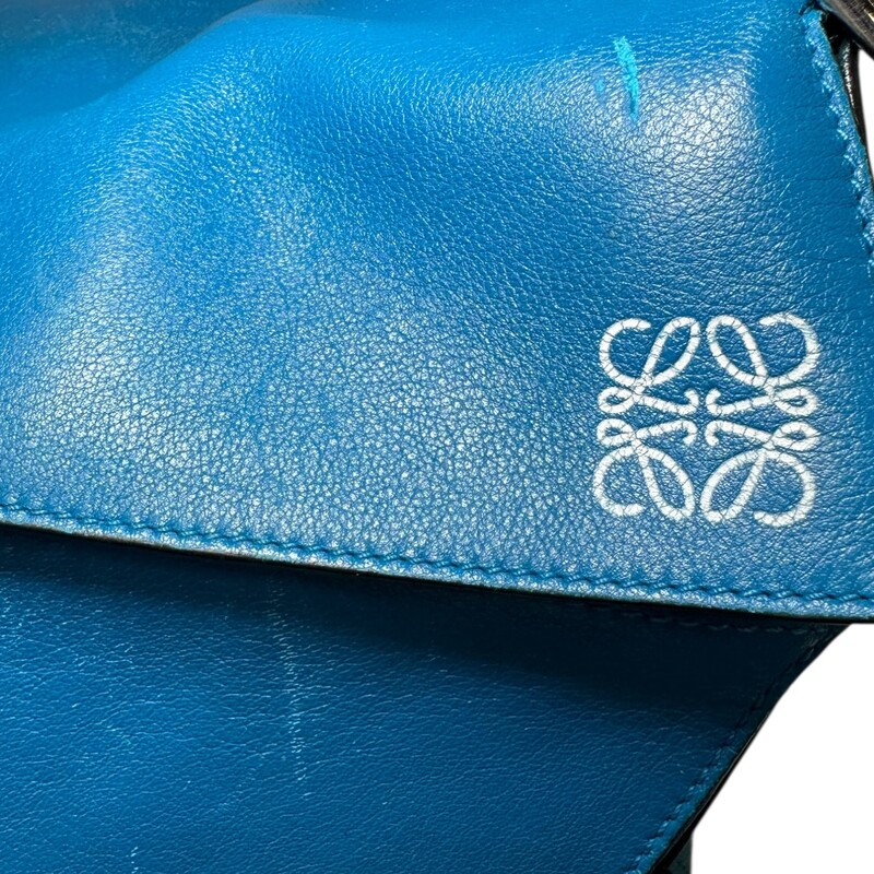 Loewe Puzzle Leather Blue Bag  Crossbody.<br />
<br />
Serial Code:011507<br />
<br />
Dimensions:12 L x 10 H inches<br />
<br />
In fair condition. Scratches and discoloration throughout the leather. Corner wear and interior marks.<br />
<br />
Does not come with original dust bag or box.