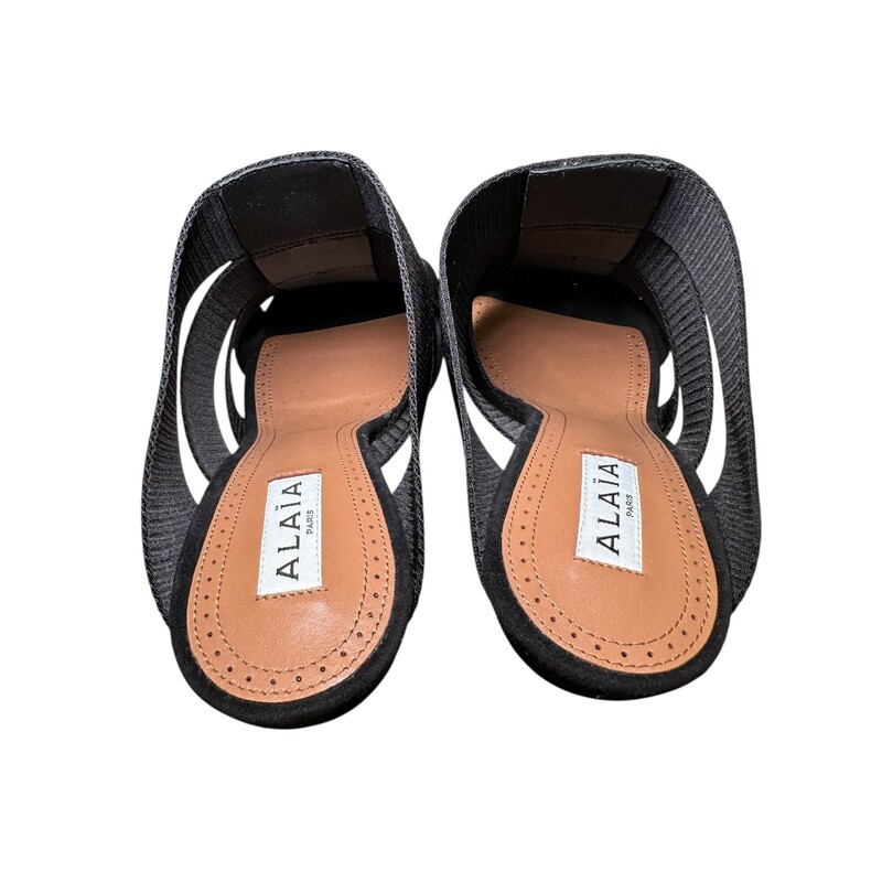Alaia Elastic Black Mules

Size 38

In excellent condition. Like new

Comes with original dust bag. No box
