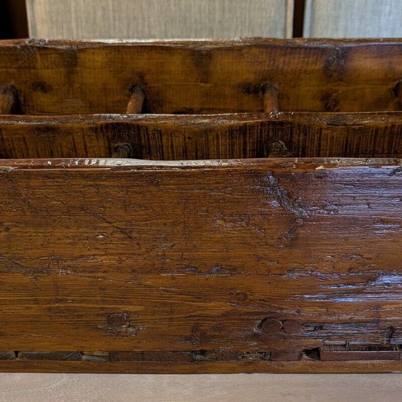 Antique Clos De Tarts, Wood, Carrier<br />
French Vinery<br />
26.5 x 11 x 8h