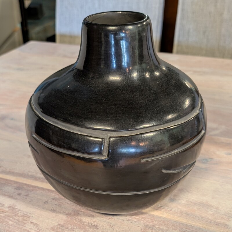 Joy Cain Santa Clara, Blackware, Large
9.5w  x 10h