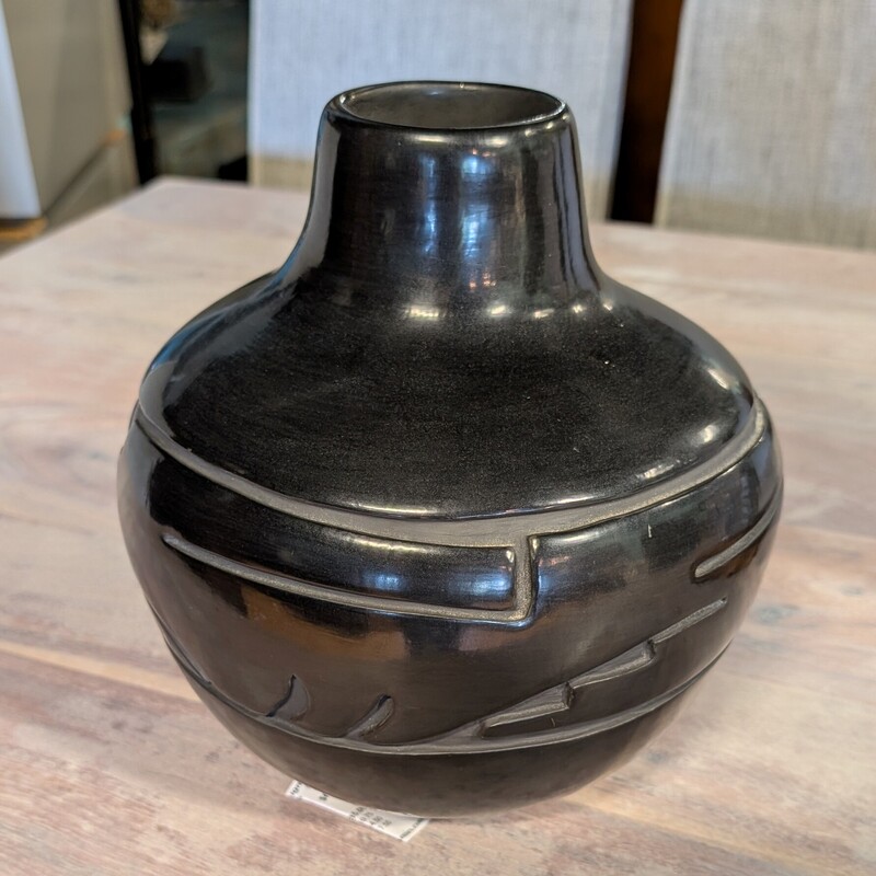 Joy Cain Santa Clara, Blackware, Large<br />
9.5w  x 10h