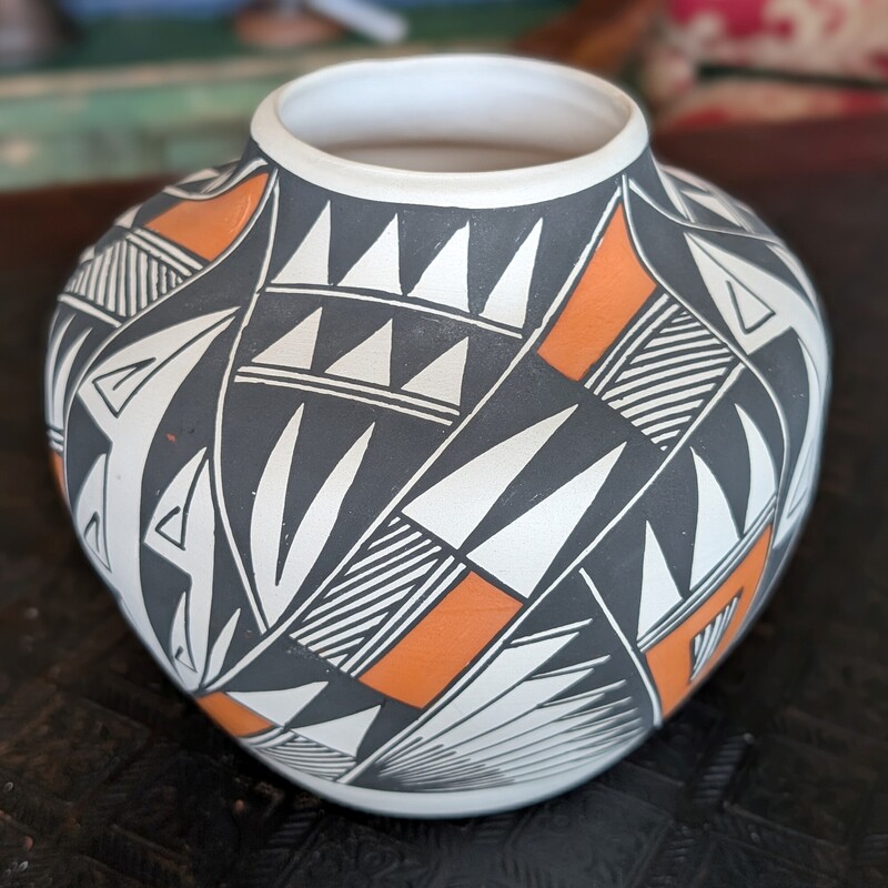 C.Victorino Acoma Potter, Vintage Handmade
6in x 6in