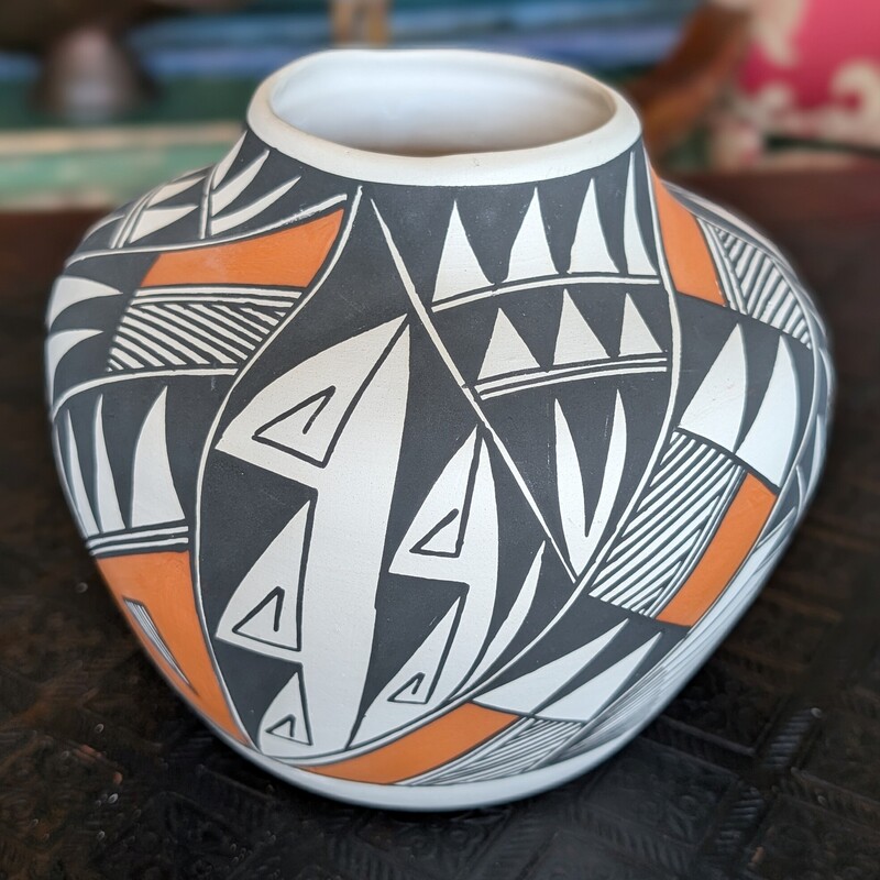 C.Victorino Acoma Potter, Vintage Handmade
6in x 6in