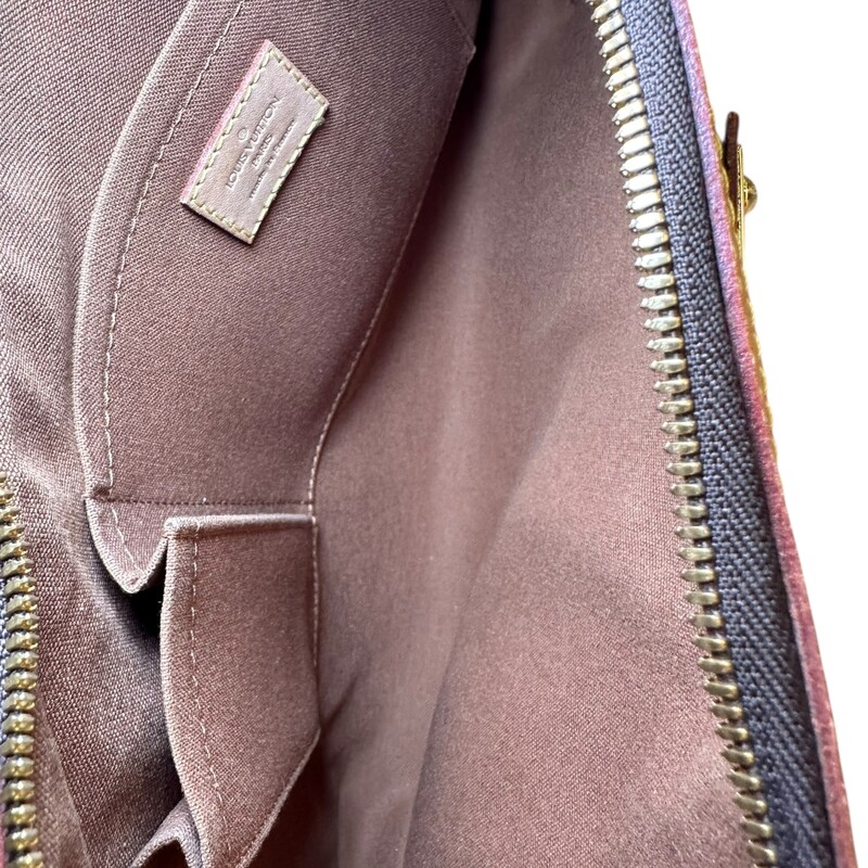 Louis Vuitton Thames GM Monogram Shoulder Bag<br />
<br />
Date Code: AR2150<br />
<br />
Dimensions:<br />
Base length: 14.75 in<br />
Height: 8.5 in<br />
Width: 2.25 in<br />
Drop: 10 in<br />
<br />
In very good condition. Some scratching on the hardware.<br />
<br />
Comes with the original dust bag. No box.