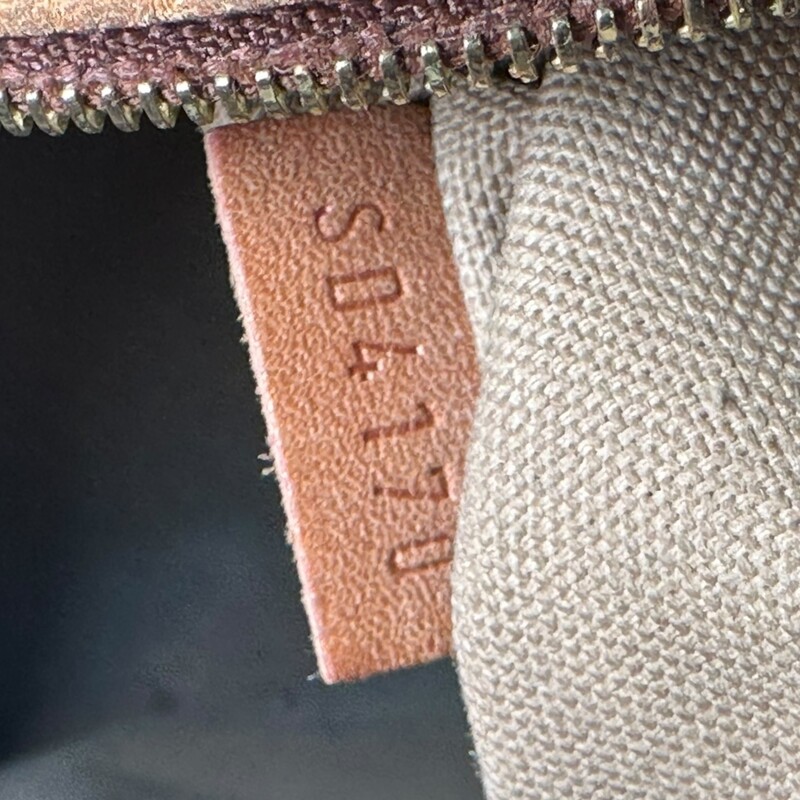 Louis Vuitton Delightful MM Monogram<br />
<br />
Date Code: SD4170<br />
<br />
<br />
Dimensoin:<br />
Base length: 15.50 in<br />
Height: 12.50 in<br />
Width: 5.50 in<br />
Drop: 7.00 in<br />
<br />
In good condition. Wear to the leather and canvas. Crack on front and back of canvas. Interior staining.<br />
<br />
Does not come wth the original dust bag or box.