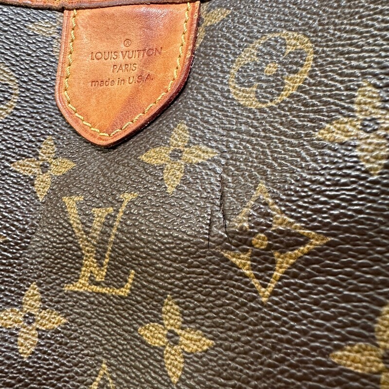 Louis Vuitton Delightful MM Monogram<br />
<br />
Date Code: SD4170<br />
<br />
<br />
Dimensoin:<br />
Base length: 15.50 in<br />
Height: 12.50 in<br />
Width: 5.50 in<br />
Drop: 7.00 in<br />
<br />
In good condition. Wear to the leather and canvas. Crack on front and back of canvas. Interior staining.<br />
<br />
Does not come wth the original dust bag or box.