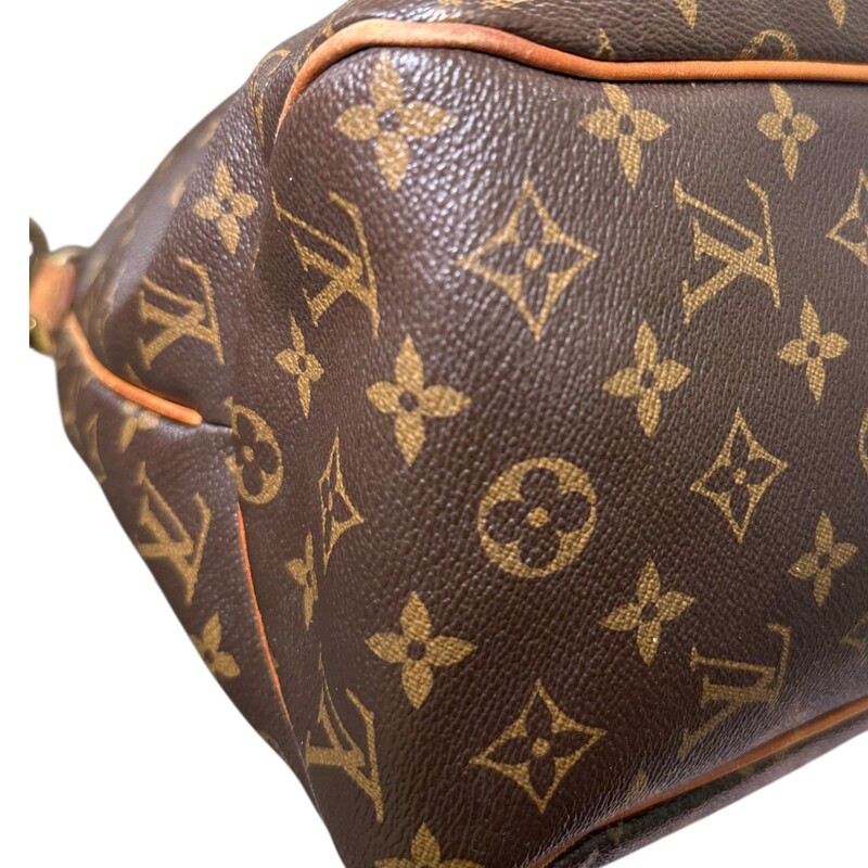 Louis Vuitton Delightful MM Monogram<br />
<br />
Date Code: SD4170<br />
<br />
<br />
Dimensoin:<br />
Base length: 15.50 in<br />
Height: 12.50 in<br />
Width: 5.50 in<br />
Drop: 7.00 in<br />
<br />
In good condition. Wear to the leather and canvas. Crack on front and back of canvas. Interior staining.<br />
<br />
Does not come wth the original dust bag or box.