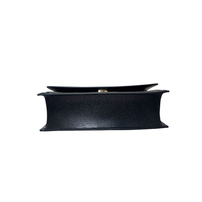 Tory Burch Fleming Diamond Quilted Convertible Black Leather

In excellent condition. New with tags.

Comes with the original dust bag. No box.