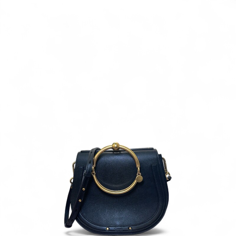 Chloe Nile Crossbody Medium Black Leather

Code: C0278X

Dimensions:
10W x 8H x 3D
4 handle drop
18-21 strap drop

In very good condition. Light indentations on the back of the bag from the gold handle.

Does not come with the original dust bag or box.