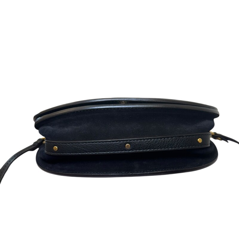 Chloe Nile Crossbody Medium Black Leather<br />
<br />
Code: C0278X<br />
<br />
Dimensions:<br />
10W x 8H x 3D<br />
4 handle drop<br />
18-21 strap drop<br />
<br />
In very good condition. Light indentations on the back of the bag from the gold handle.<br />
<br />
Does not come with the original dust bag or box.