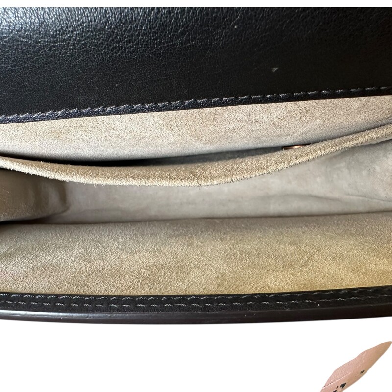 Chloe Nile Crossbody Medium Black Leather<br />
<br />
Code: C0278X<br />
<br />
Dimensions:<br />
10W x 8H x 3D<br />
4 handle drop<br />
18-21 strap drop<br />
<br />
In very good condition. Light indentations on the back of the bag from the gold handle.<br />
<br />
Does not come with the original dust bag or box.