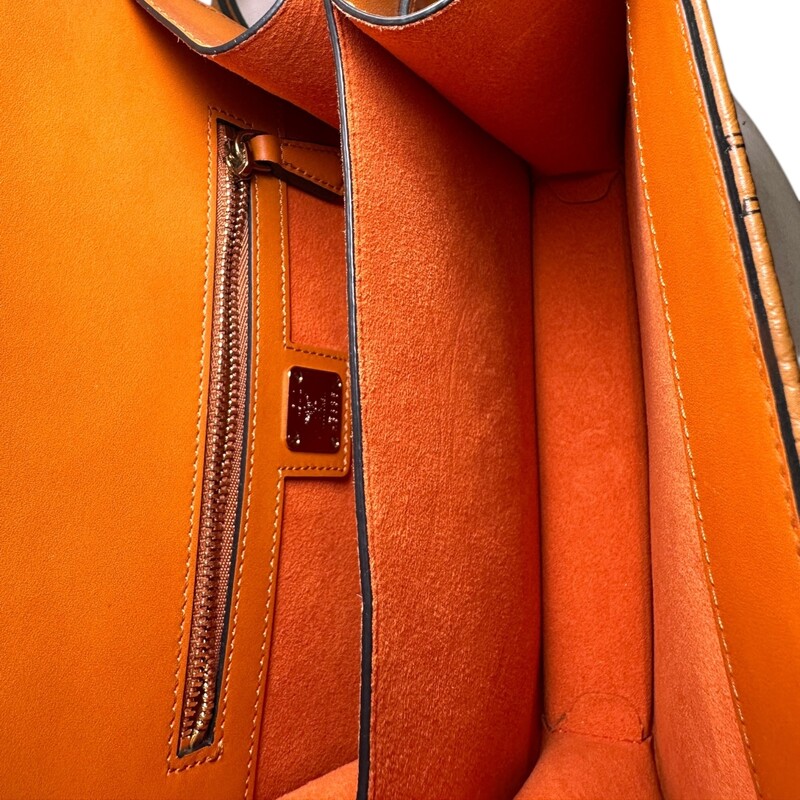 MCM Patricia Visetos LEather Crossbody<br />
<br />
Dimensions: 7 Length x 4 Heigth inches<br />
<br />
In very good condition. Minor hardware scuffs<br />
<br />
<br />
Comes with the original dust bag. No box.