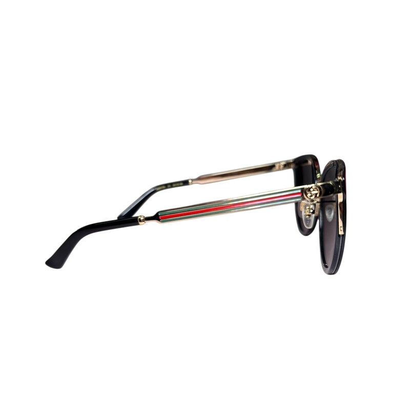 Gucci GG0077SK Black<br />
<br />
Light scratching to the lens.<br />
<br />
Comes with the original case.