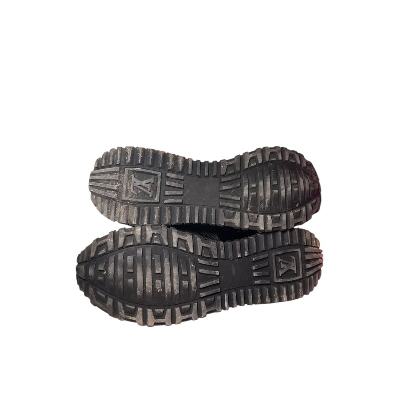 Louis Vuitton Suede Monogram Run Away Sneakers Black<br />
<br />
Size: 36<br />
<br />
Code: GO0251<br />
<br />
In very good condition. Light scuffs to the soles.<br />
<br />
Comes with original box. No dust bag.