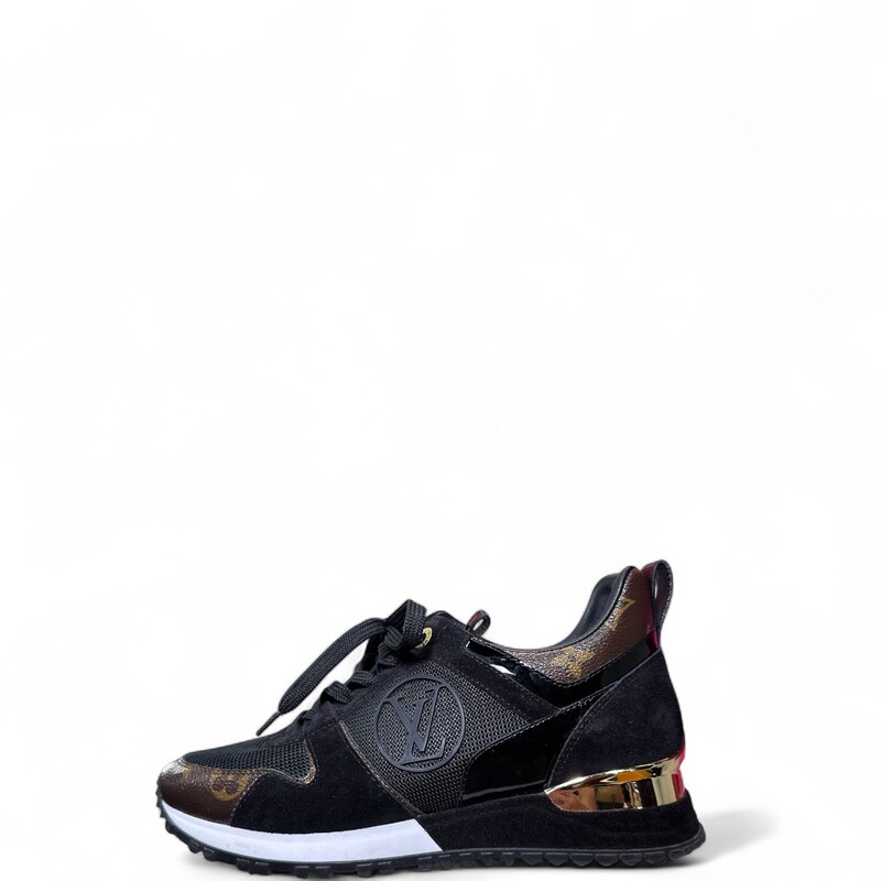 Louis Vuitton Suede Monogram Run Away Sneakers Black

Size: 36

Code: GO0251

In very good condition. Light scuffs to the soles.

Comes with original box. No dust bag.