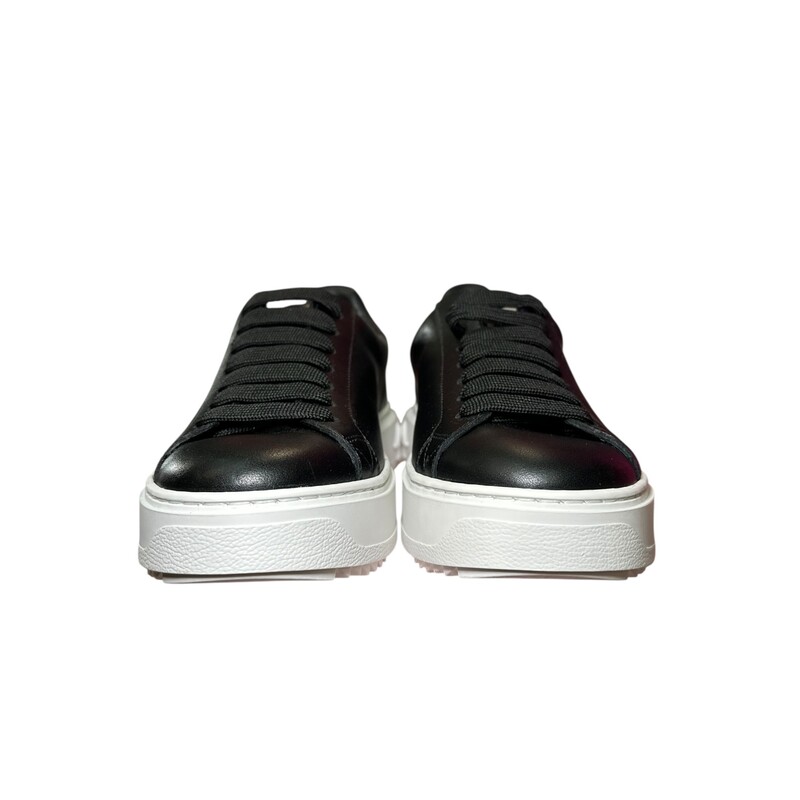Louis Vuitton Timeout Black Leather<br />
<br />
Size: 36.5<br />
<br />
Code: FA 1221<br />
<br />
In excellent condition.<br />
<br />
Does not come with the original dust bag or box.