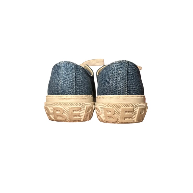 Burberry Jack Denim Logo Low-Top Sneakers

Size: 37

In very good condition. Light scuffs to the soles.

Comes with original dust bag or box.