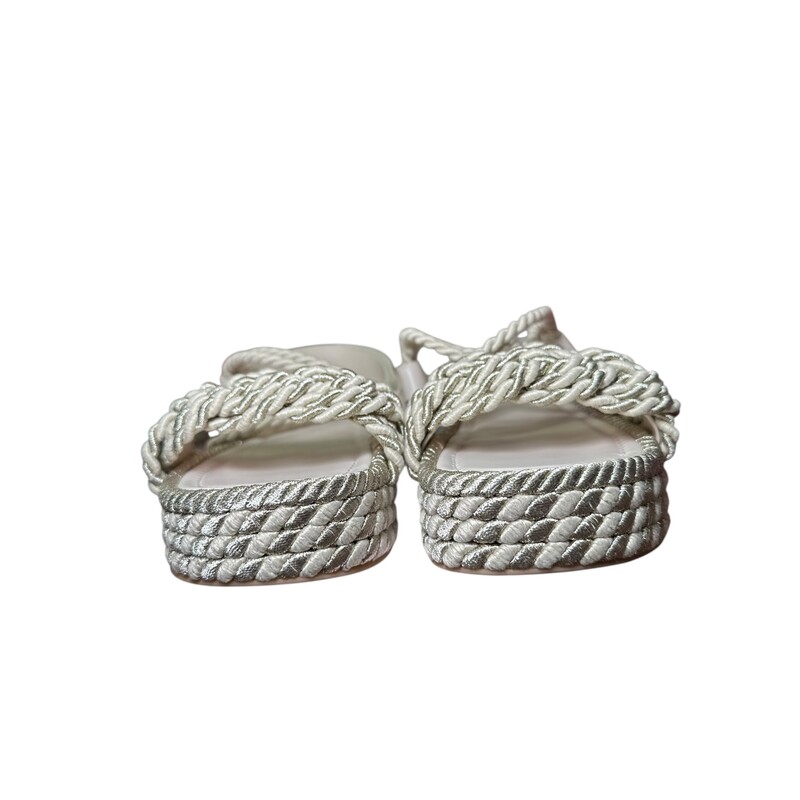 Valentino Rockstud Torchon Wedge Cream<br />
<br />
Size: 40<br />
<br />
LA1EX32<br />
<br />
In excellent condition.<br />
<br />
Comes with the original box. No dust bag.