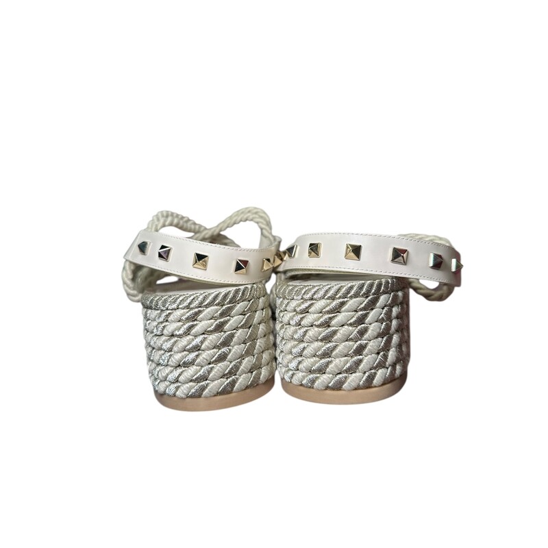 Valentino Rockstud Torchon Wedge Cream<br />
<br />
Size: 40<br />
<br />
LA1EX32<br />
<br />
In excellent condition.<br />
<br />
Comes with the original box. No dust bag.
