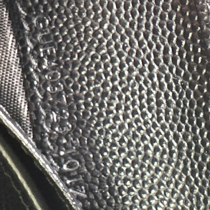 YSL Quilted Cassandre Compact Zip<br />
<br />
Code: GUE403723 1017<br />
<br />
Dimensions: 4.7 x 3.9 x 1.1 INCHES<br />
<br />
In very good condition. Light wear to the hardware.<br />
<br />
Comes with the original dust bag. No box.