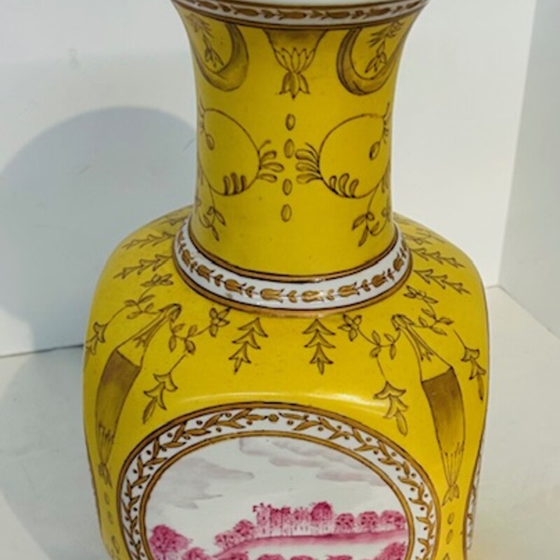 Hua Rong Tang Asian Vase