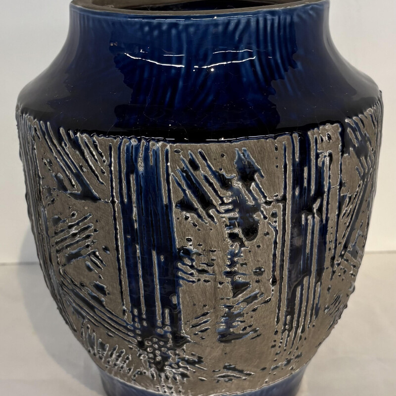 Mercana Texture Vase
