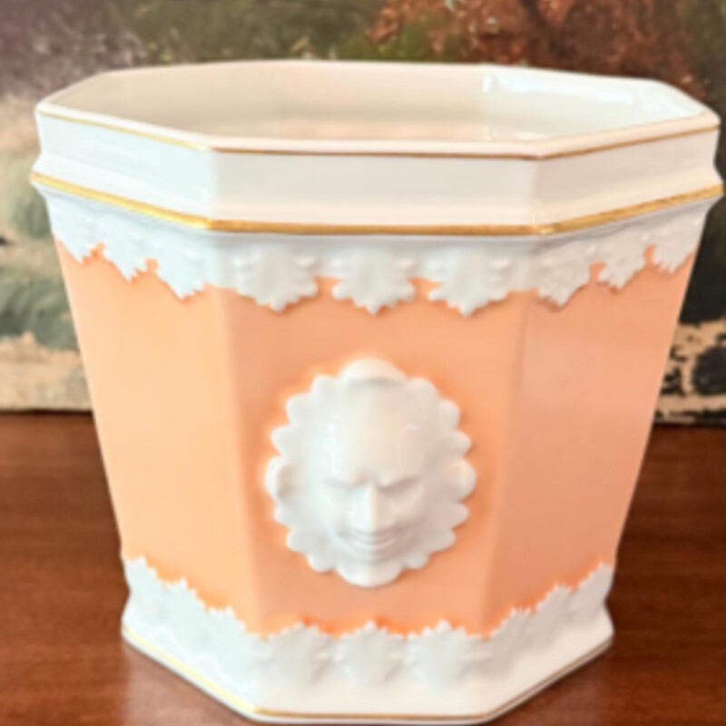 Mottahedeh Cache Pot
