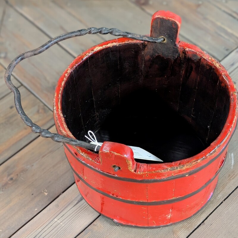 Antique Oval Slat Red Bucket, Iron Handle
11 Round x 11h
Handle is 10h
