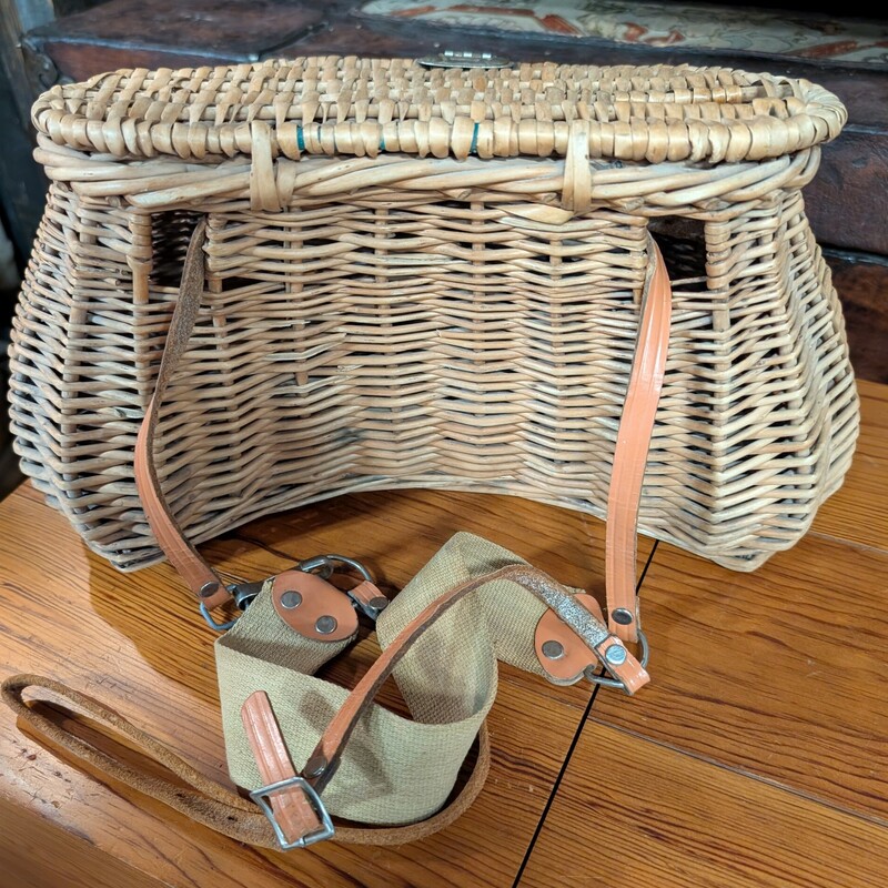 Vtg Fishing Creel, Leather Strap<br />
15w x 8d x 8h