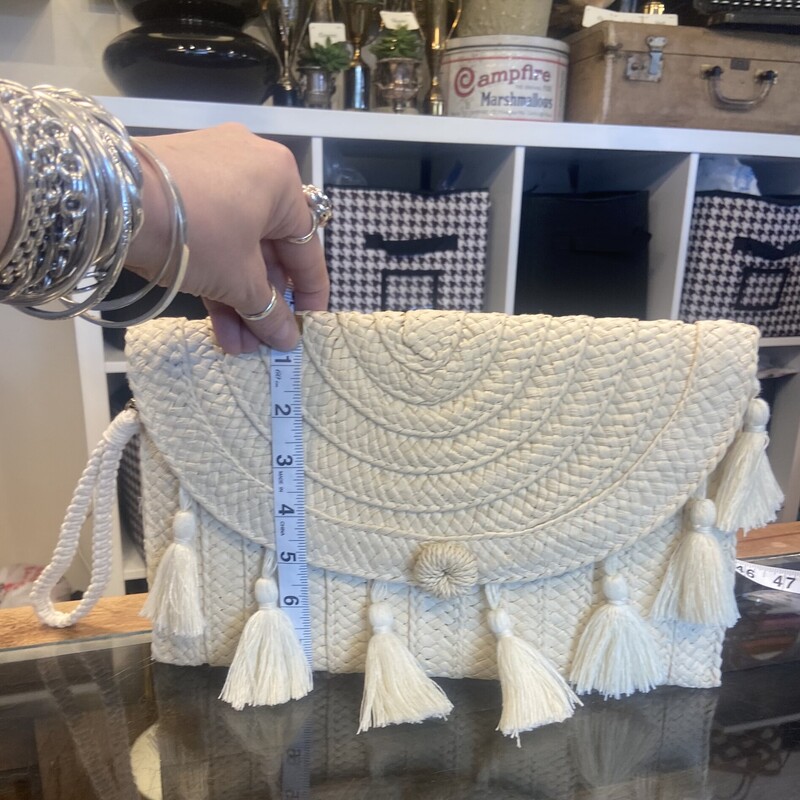 Nat Straw Tassel Clutch
Cream
Size: Clutch