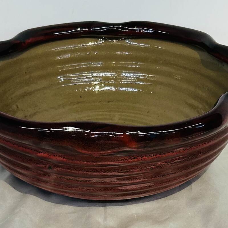 Ribbed Round Planter