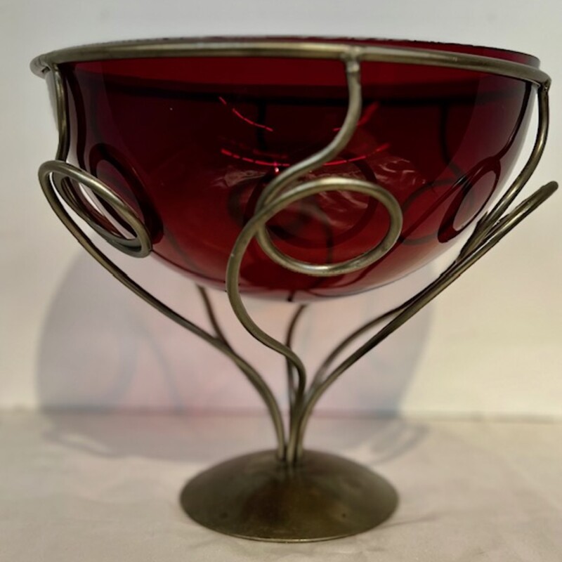 Glass Bowl On Swirl Stand