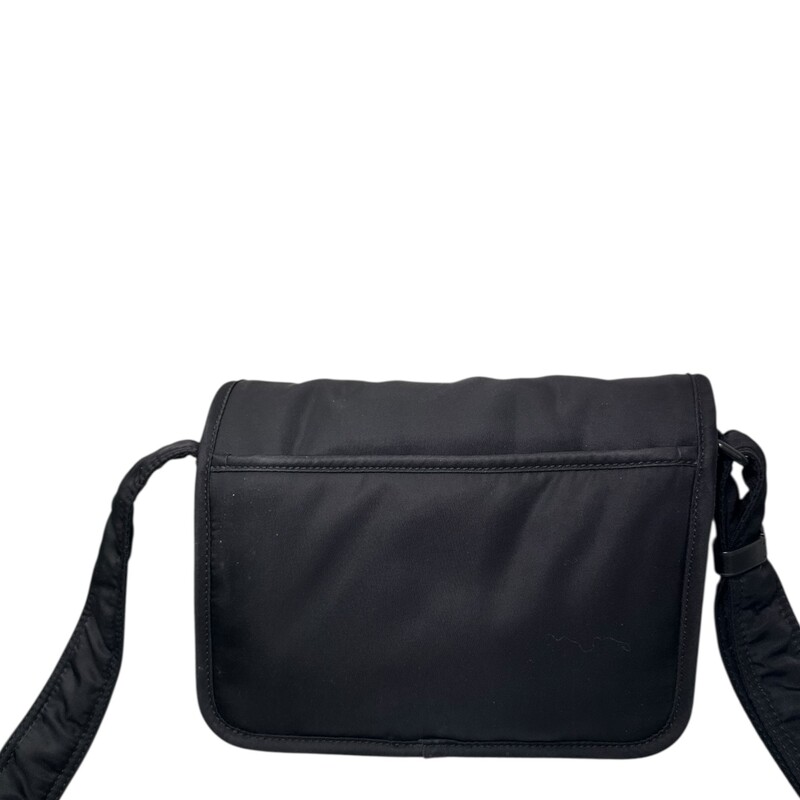 YSL Niki Nylon Crossbody Small Black<br />
<br />
Date Code: GUE7766111 1122<br />
<br />
Dimensions:<br />
21 x 15 x 6 cm / 8.3 x 5.9 x 2.4<br />
Strap Drop: 35 - 65 cm / 13.8 - 25.6<br />
<br />
In very good condition. Light marks on the exterior.<br />
<br />
Comes with the original dust bag. No box.