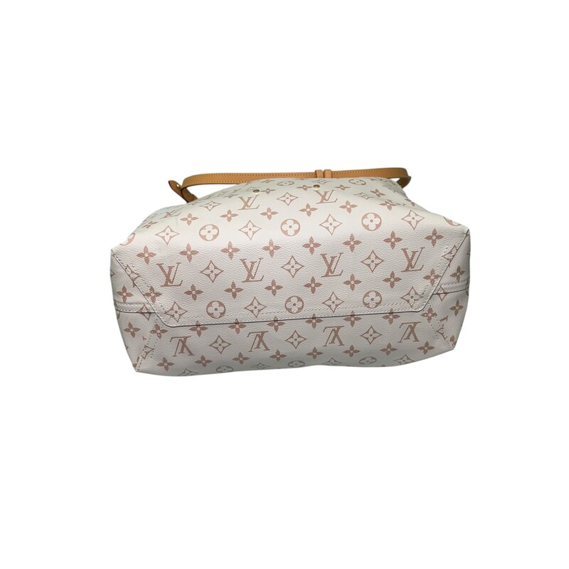 Louis Vuitton Atlantis Dune GM Bag<br />
<br />
Chipped<br />
<br />
Dimensions:<br />
<br />
In very good condition. A few minor scuffs on the exterior.<br />
<br />
Comes with the original dust bag and box.