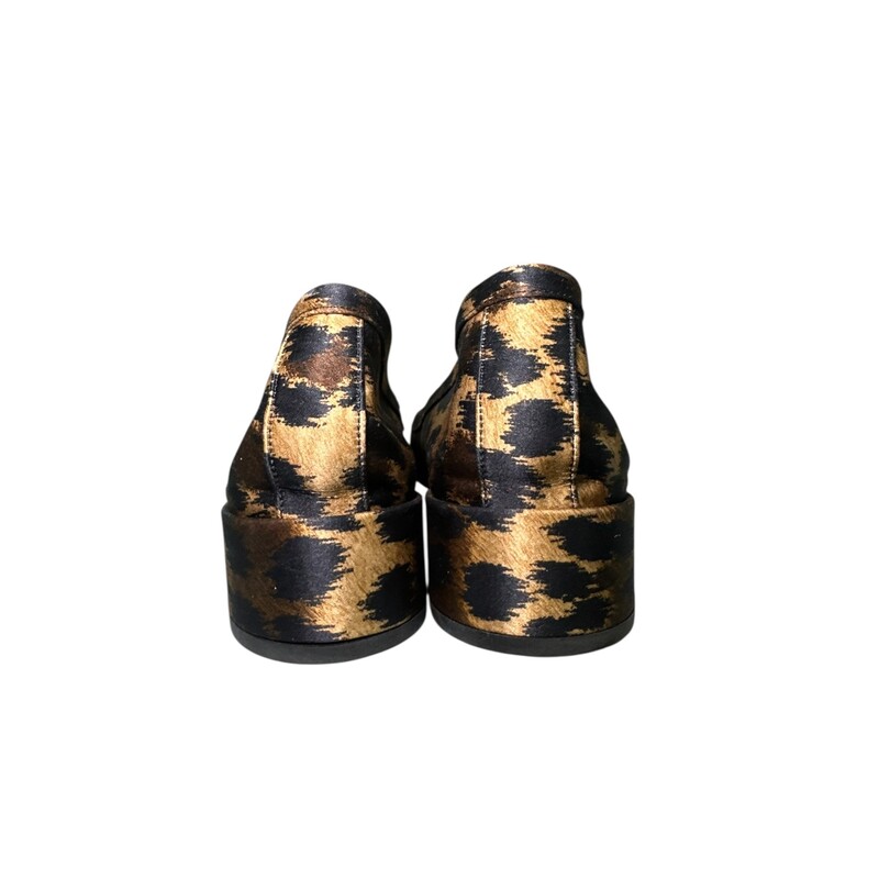 Louboutin Mamaflirt Leopard Pumps<br />
<br />
Size: 42<br />
<br />
In very good condition. Light scuffing on the bottom.<br />
<br />
Does not come with the original dust bag or box.
