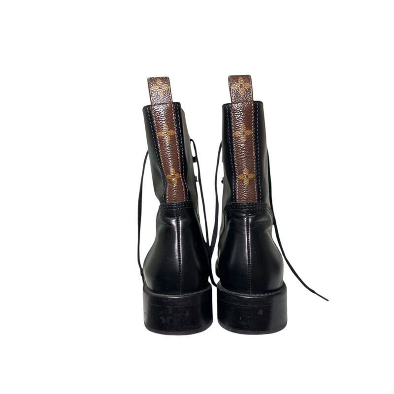 Louis Vuitton Metropolis Leather Combat Boots<br />
<br />
Size 38<br />
<br />
In very good condition. Light crinkling at the toe.<br />
<br />
Comes with the original dust bags. No box.