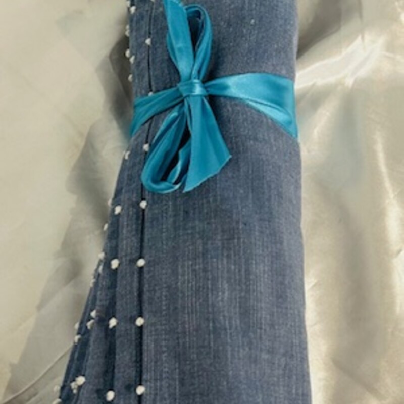 Serena & Lily Denim Look Tablecloth
Blue White Size: 70 x 89L
Matching napkins and placemats sold separately