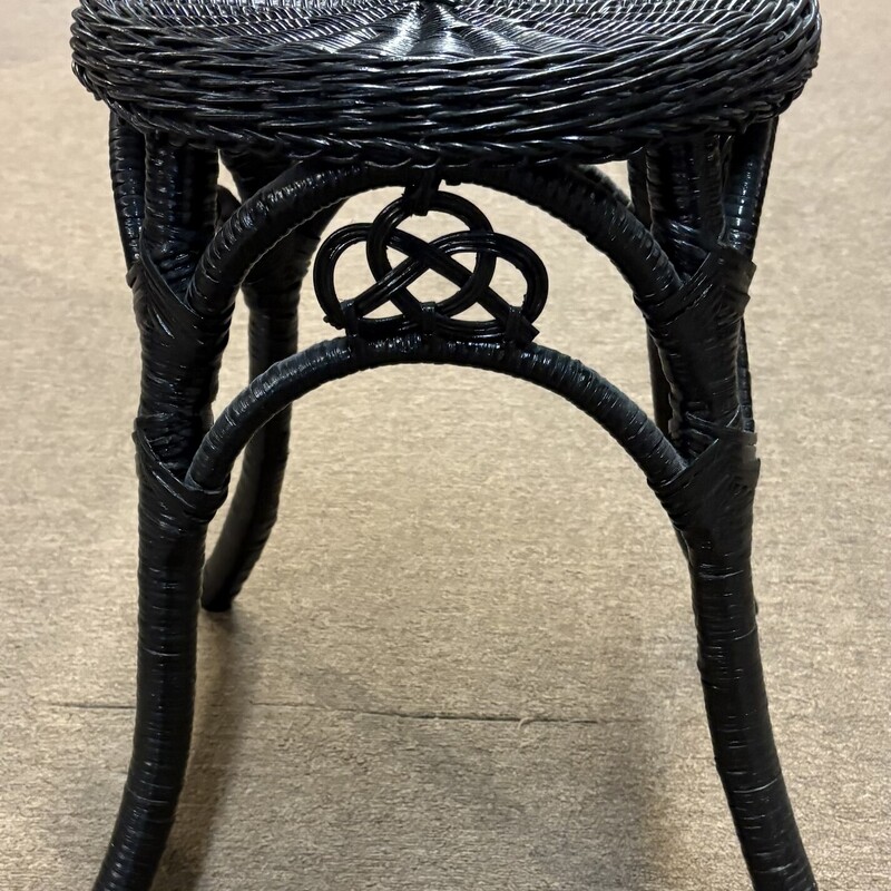 Woven Curved Leg Stand