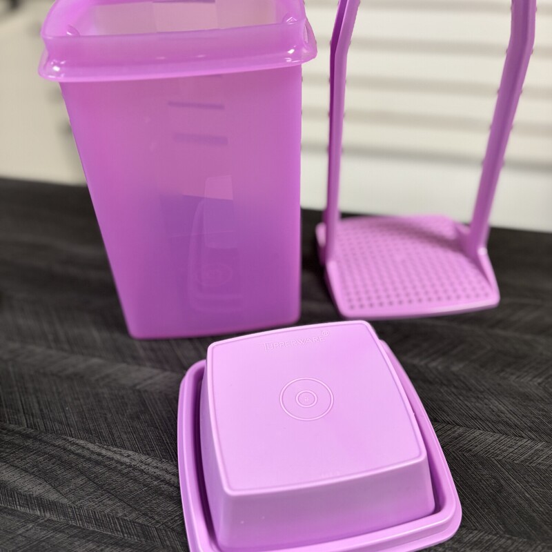 Tupperware Pickle Keeper