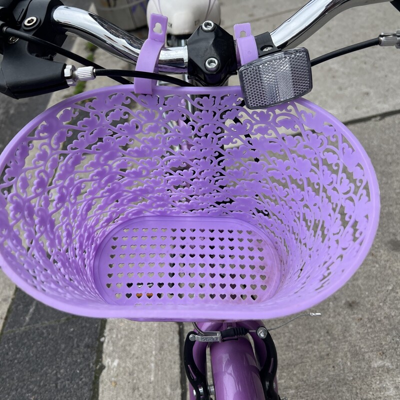 CCM Lucerne Bike, Purple, Size: 18 Inch