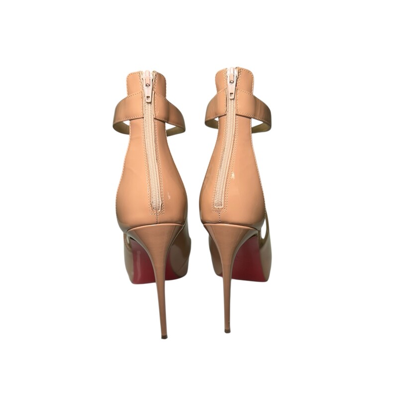 Louboutin Patent Rosie 120 Pumps<br />
<br />
Size: 37.5<br />
<br />
In very good condition. Light wear to the bottom of the sole.<br />
<br />
Comes with the original duat bag and box.