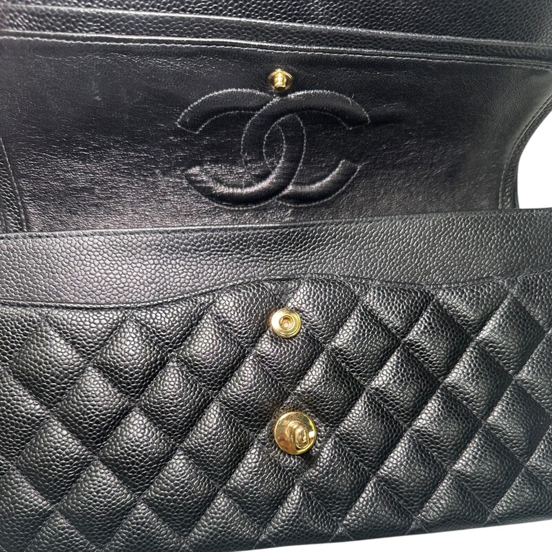 Chanel Flap Caviar Black

Code: 9508***

Dimensions:
10 x 6 x 2.5

In very good condition. Light scratching to the interior.

Comes with original box. No dust bag.