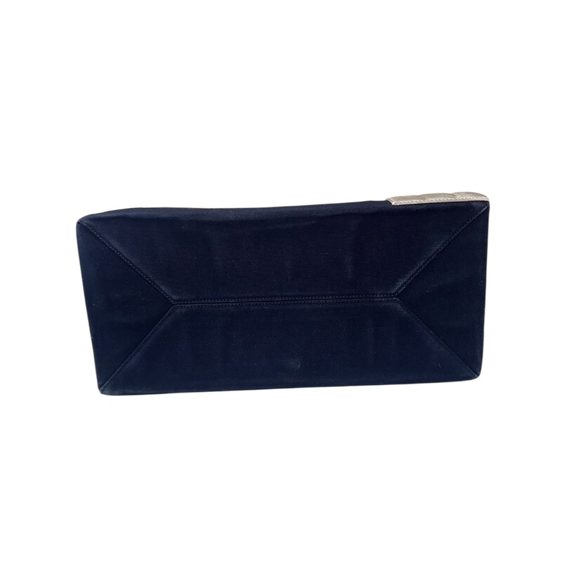 Chanel Quilted N°5 Shopping Tote<br />
<br />
Code:<br />
75200**<br />
<br />
Dimensions:<br />
Length: 11.75 in<br />
Width: 2.75 in<br />
Height: 7.50 in<br />
Drop: 7.00 in<br />
<br />
In good condition. Light staining near the top of the bag.<br />
<br />
Does not come with the original dust bag or box.