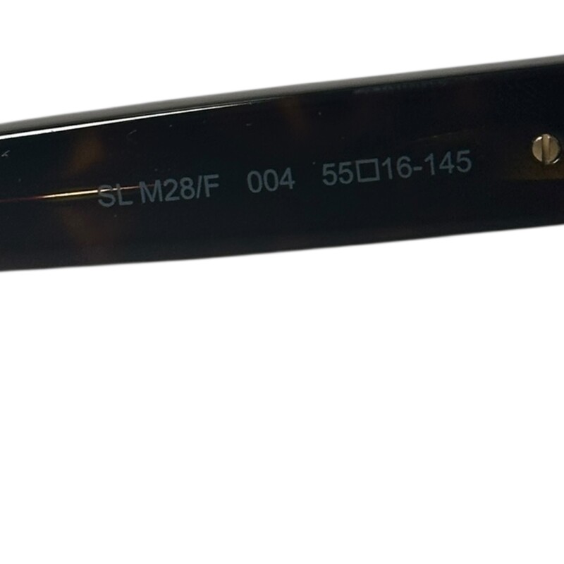 YSL SLM28 Round Sunglasses<br />
<br />
Comes with the original case.
