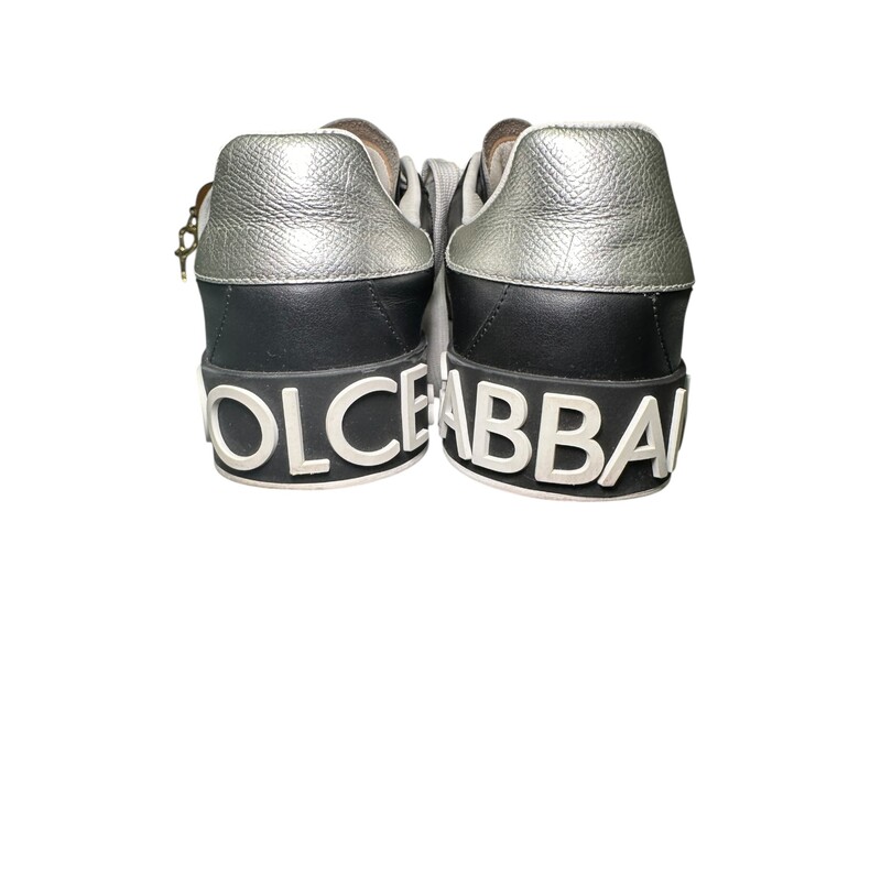Dolce & Gabbana Portofino Black & White Sneakers<br />
<br />
In very good condition. Some minor wear on the leather.<br />
<br />
Comes with original dust bag. No box.