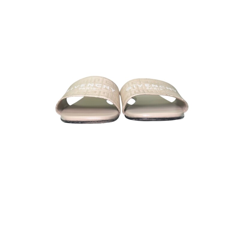 Givenchy 4G Canvas Brown Leather Slides<br />
<br />
Style Code: RM0292<br />
<br />
In very good condition. Some mimor wear on bottoms.<br />
<br />
Does not come with original dust bag or box.