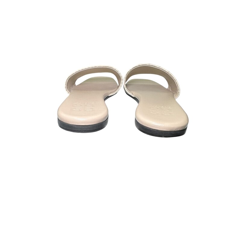 Givenchy 4G Canvas Brown Leather Slides<br />
<br />
Style Code: RM0292<br />
<br />
In very good condition. Some mimor wear on bottoms.<br />
<br />
Does not come with original dust bag or box.