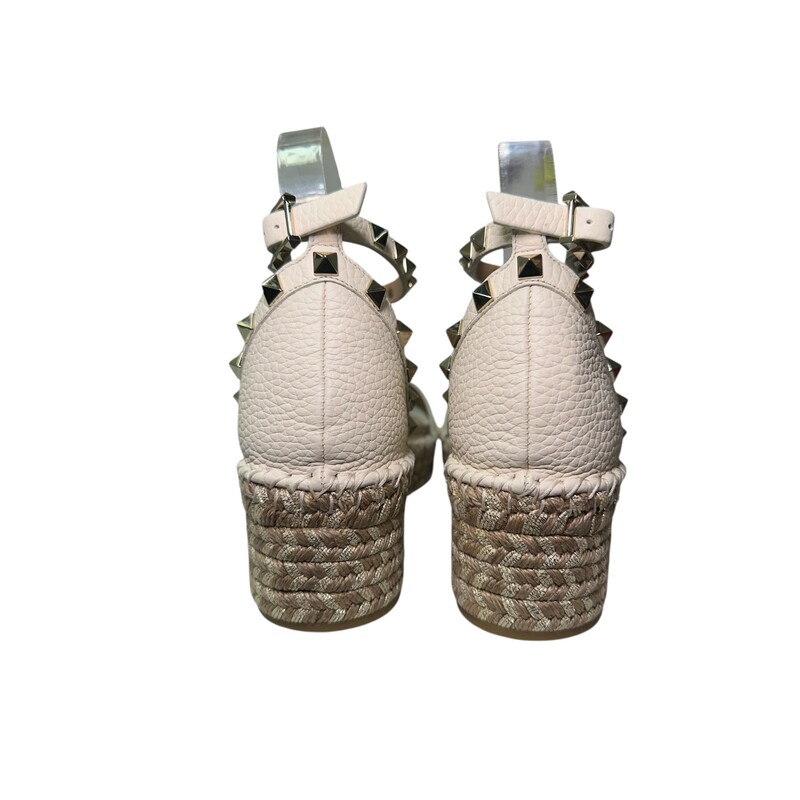 Valentino Rockstud Leather  Espadrilles

Size: 41

Style Code: 03 H31 2

In very good condition. Some minor marks on the bottoms.

Does come with original dust bag and box.